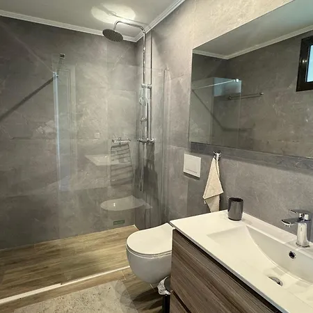 Modern, Chic, Near A Blue Flag Beach, 100 Sq M Apartamento