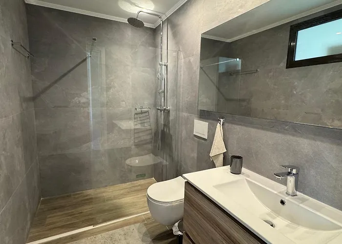 Modern, Chic, Near A Blue Flag Beach, 100 Sq M Apartamento