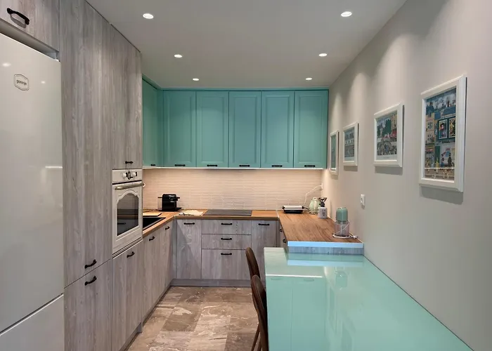 Modern, Chic, Near A Blue Flag Beach, 100 Sq M Apartment Korinth